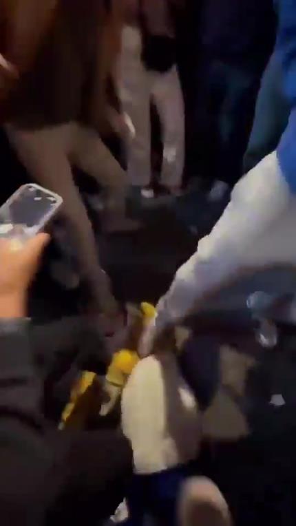 驚！尼克斯大勝步行者后，哈利伯頓遭主場球迷群毆